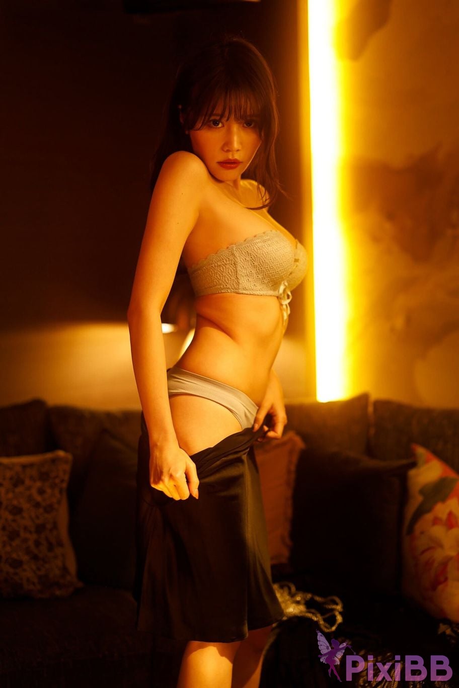 Japanese Idol Yuka Kohinata After drinking a cocktail. SPA Gravure soul digital photo book PixiBB (35)